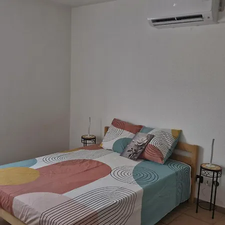 3p In A With Swimming Pool Apartmán